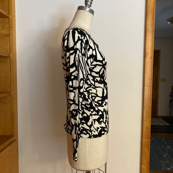 Sarah Spencer Abstract Sweater - Picture 5 of 6